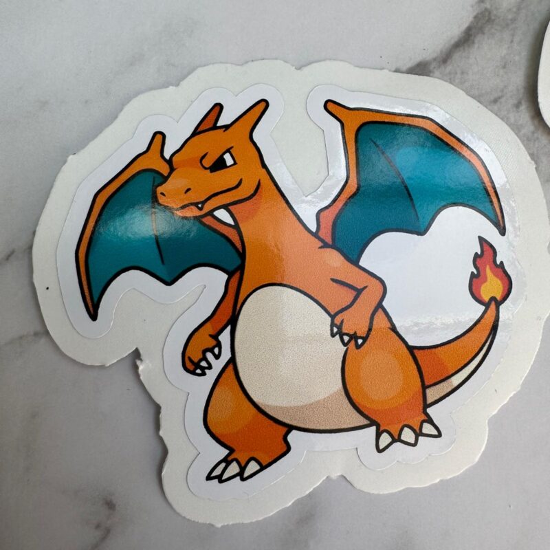 Glurak Sticker, 10 cm, wasserfest, 3 cm Peel-Rand, orange/türkis
